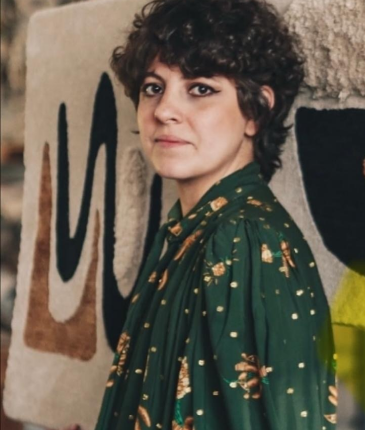 **Ju Amora** é artista e produtora cultural.